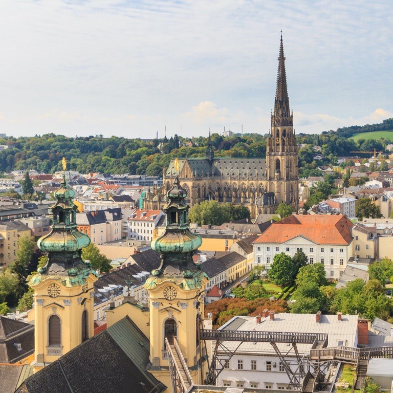Linz Stadt in Oberösterreich - Urlaub im Chaletdorf an der Donau - ChaletZeit