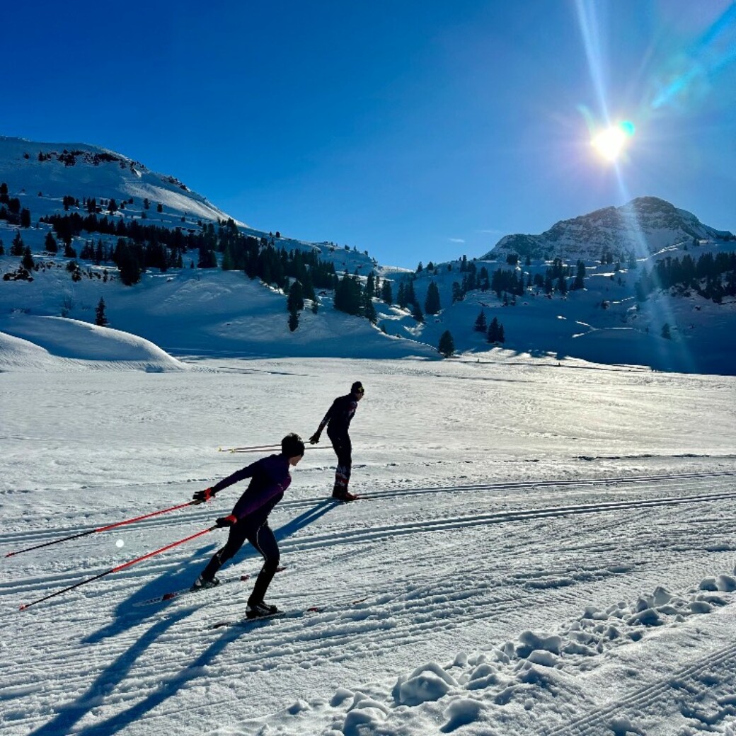 Langlaufen am Arlberg in Österreich - schneesicher - traumhafte Loipen am Kalbelesee