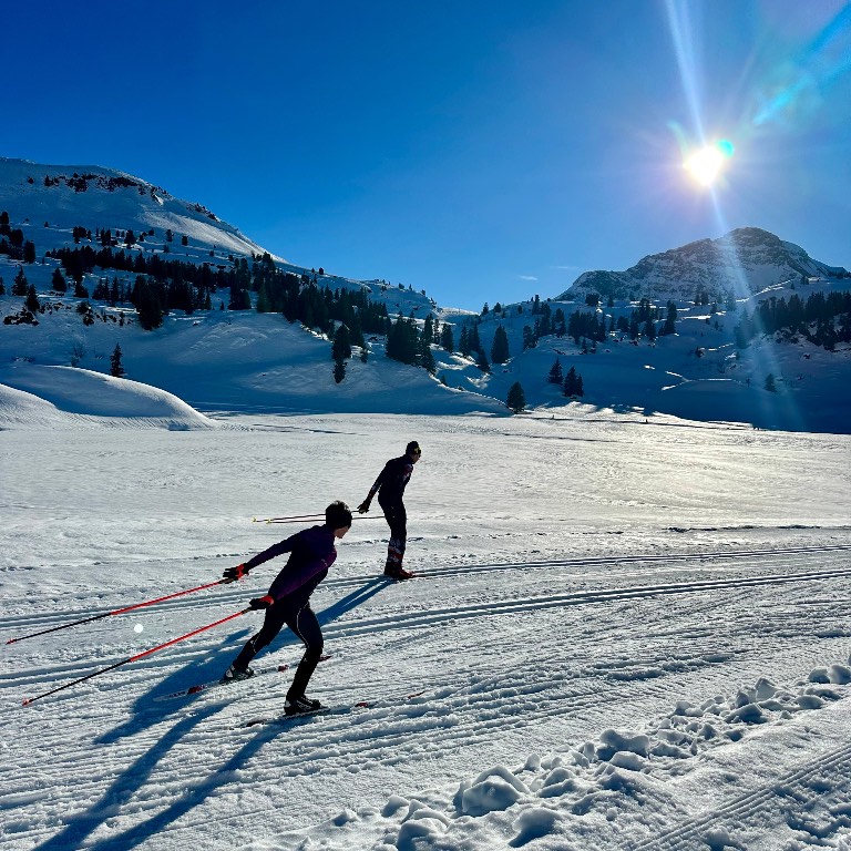 Langlaufen am Arlberg in Österreich - schneesicher - traumhafte Loipen am Kalbelesee
